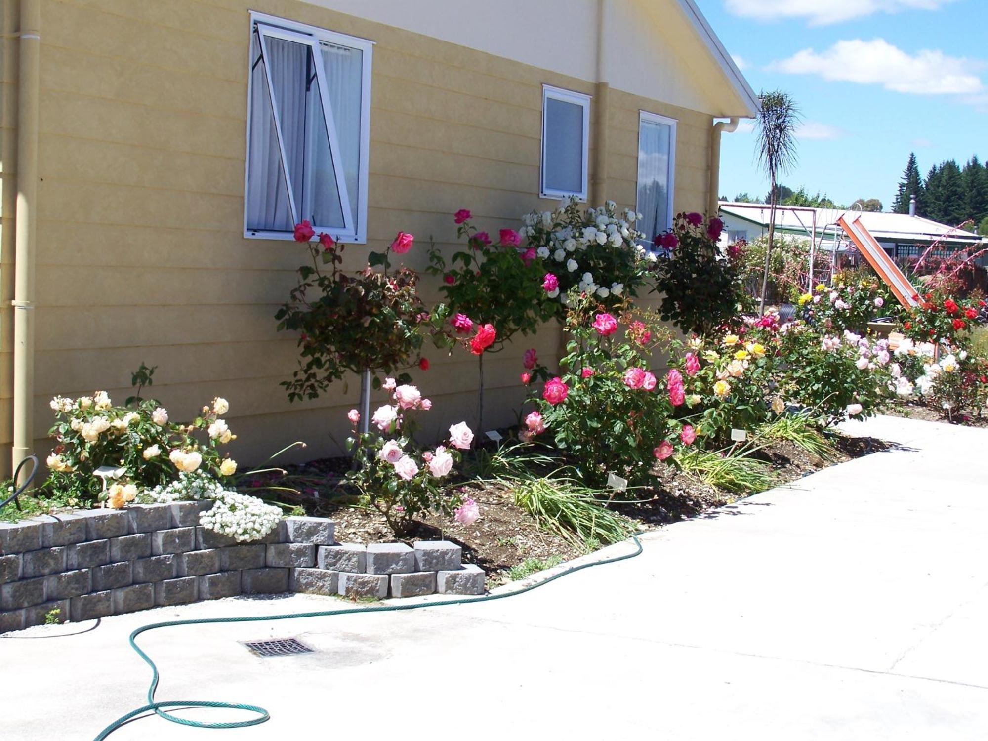 Parklands Motel & Apartments Te Anau Exterior photo