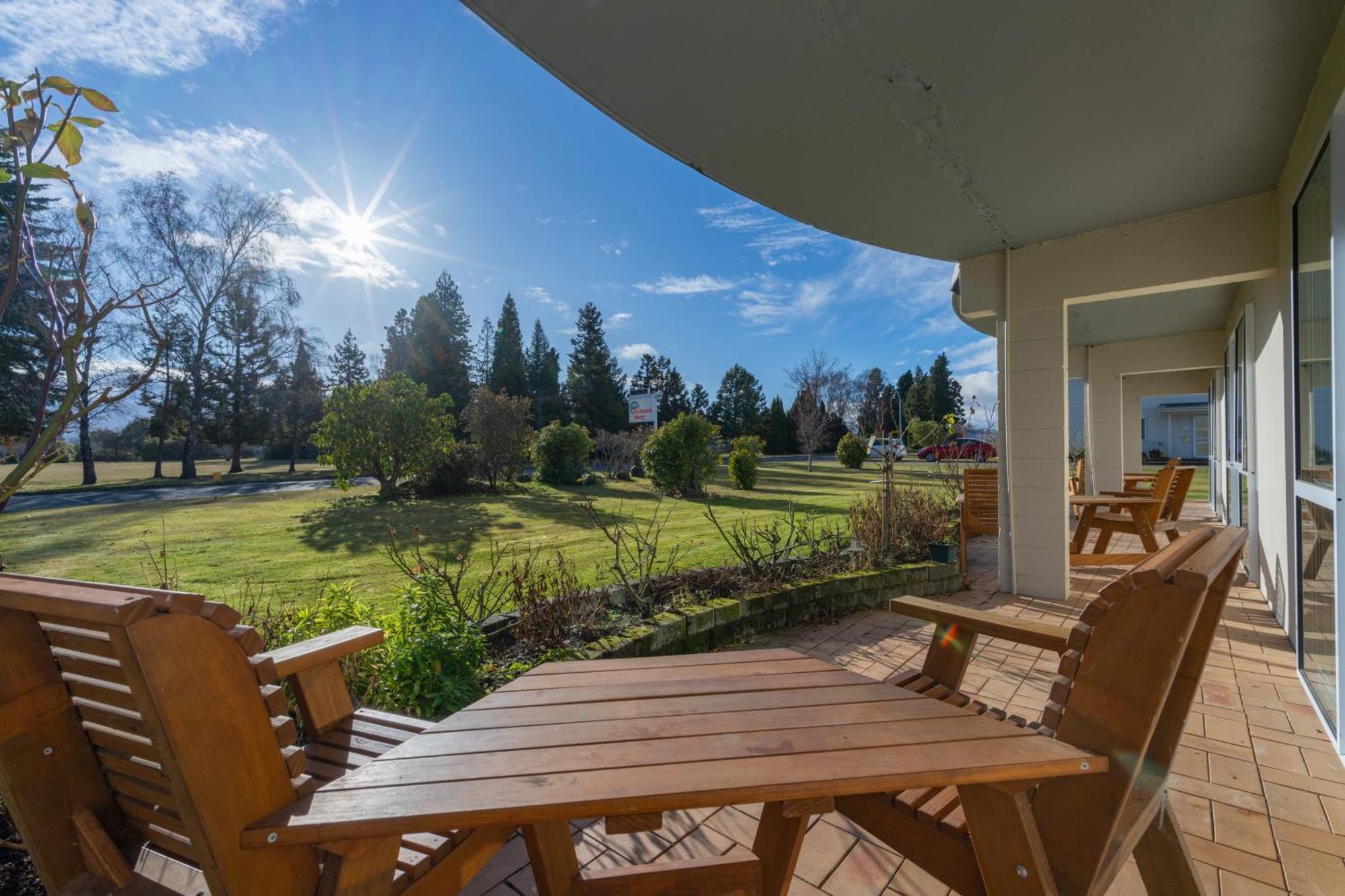 Parklands Motel & Apartments Te Anau Exterior photo