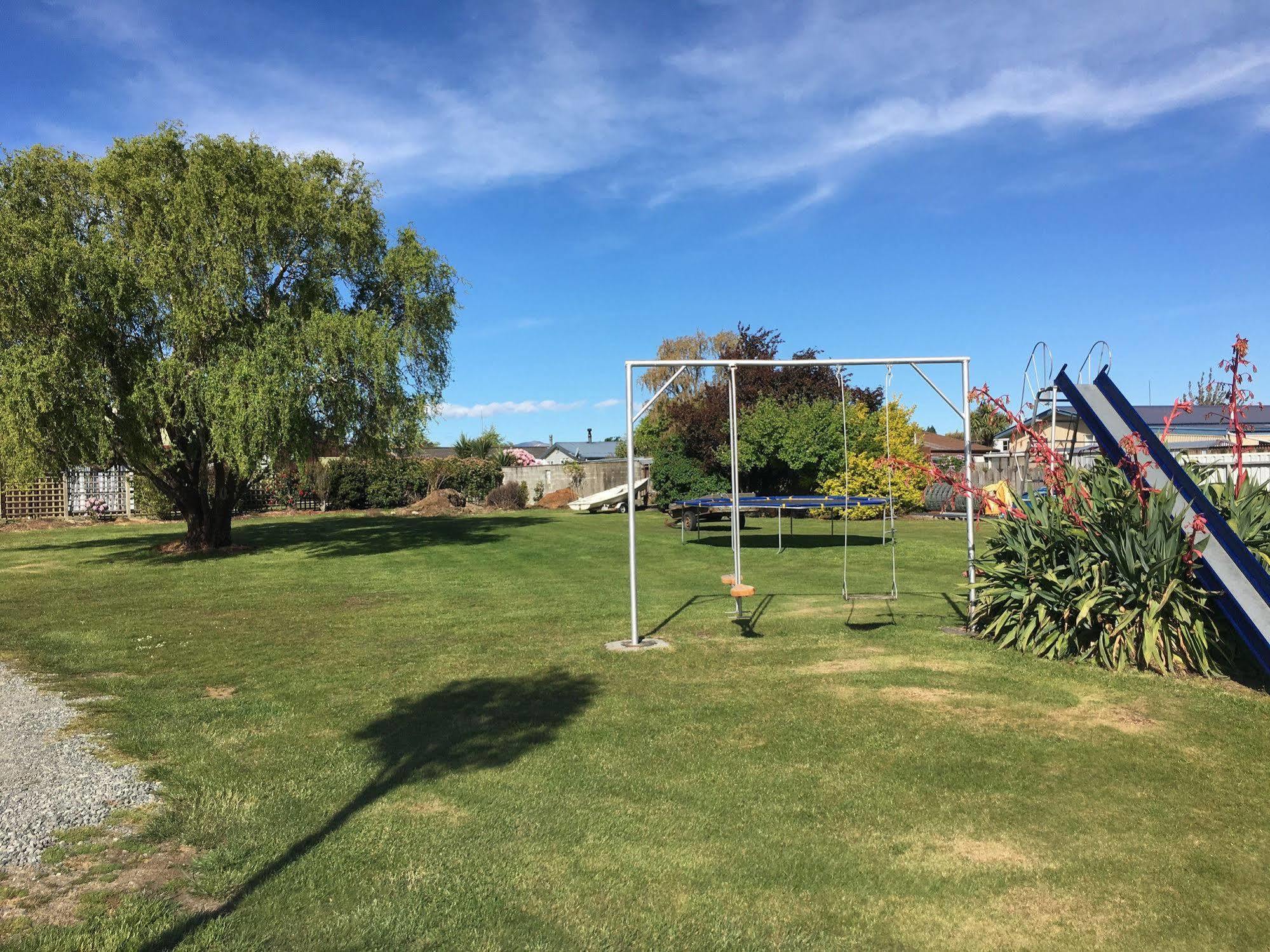 Parklands Motel & Apartments Te Anau Exterior photo